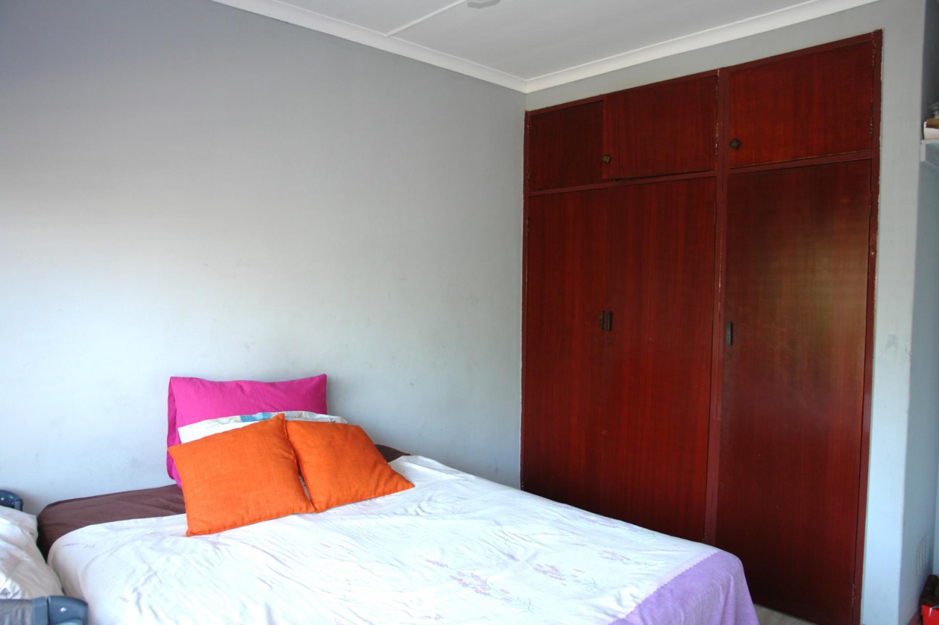 Bed Room 1 of property in Riviera