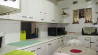 Kitchen - 16 square meters of property in Crown Gardens