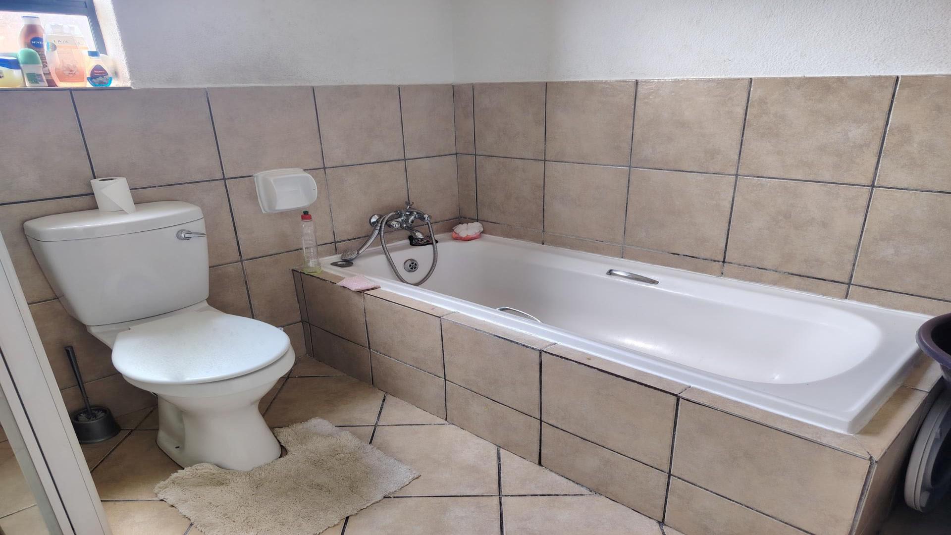 Bathroom 1 of property in Albertsdal