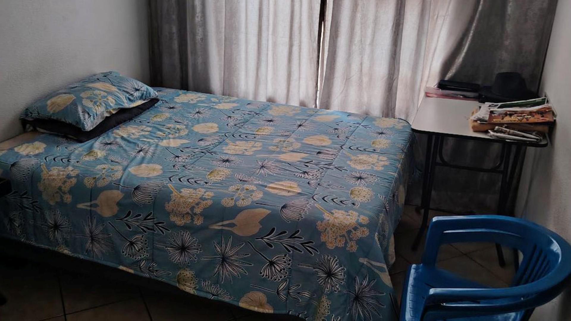 Bed Room 1 of property in Albertsdal