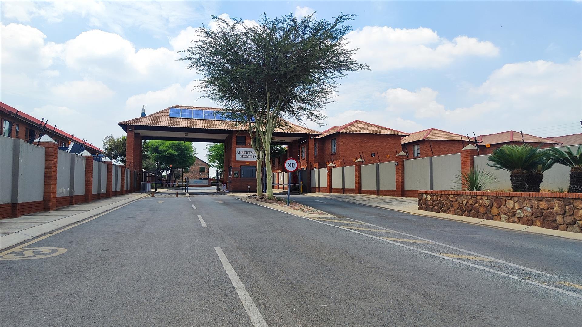 Front View of property in Albertsdal