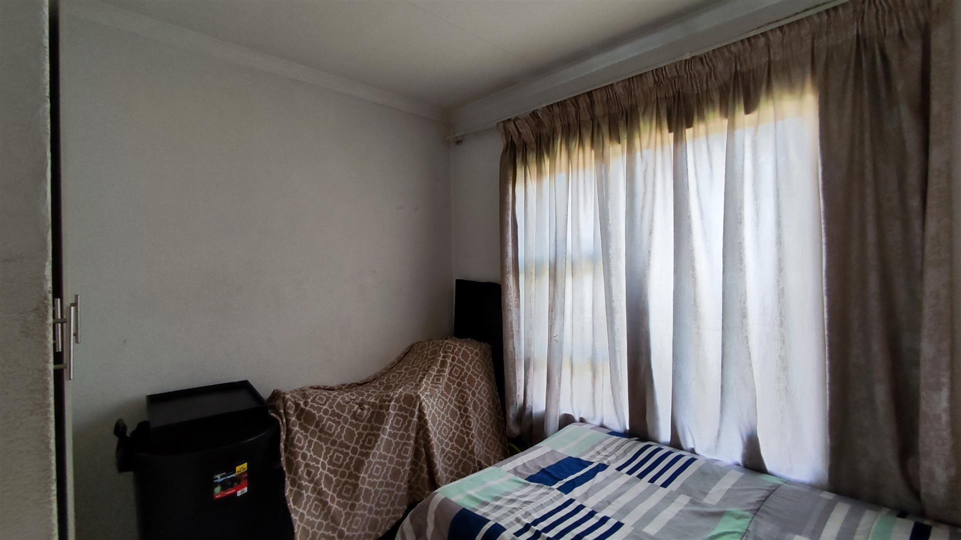 Bed Room 1 - 8 square meters of property in Albertsdal