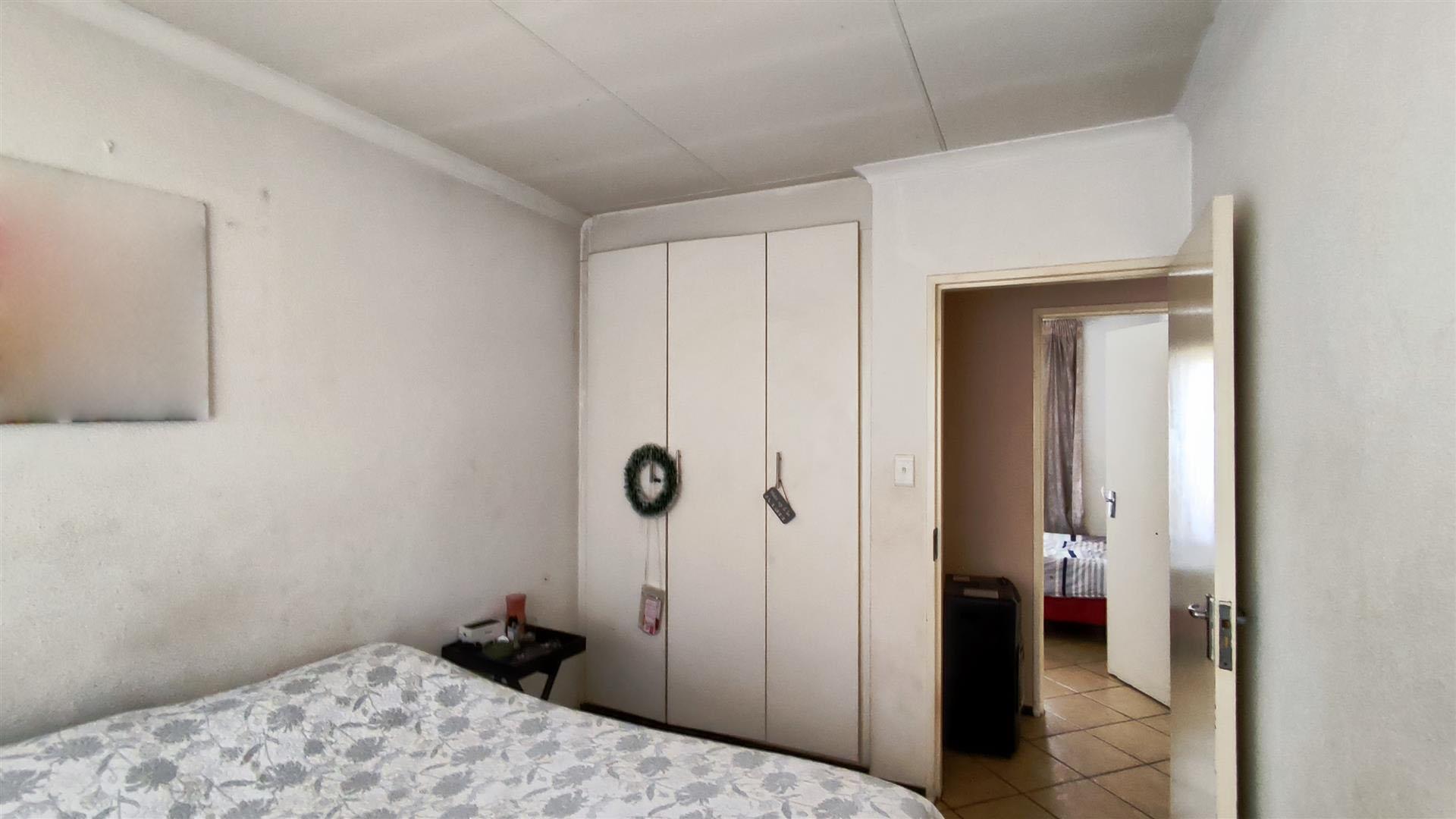 Main Bedroom of property in Albertsdal