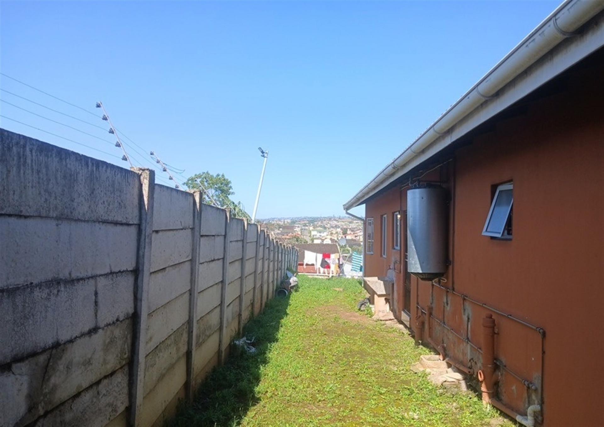 Front View of property in Brookdale