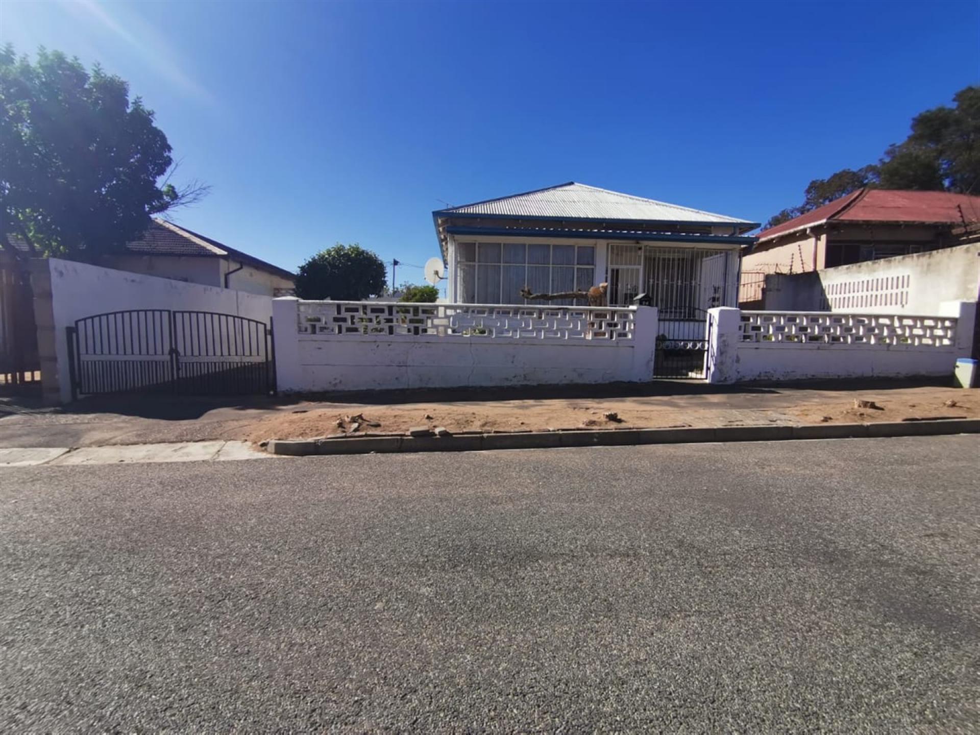 Front View of property in Regents Park
