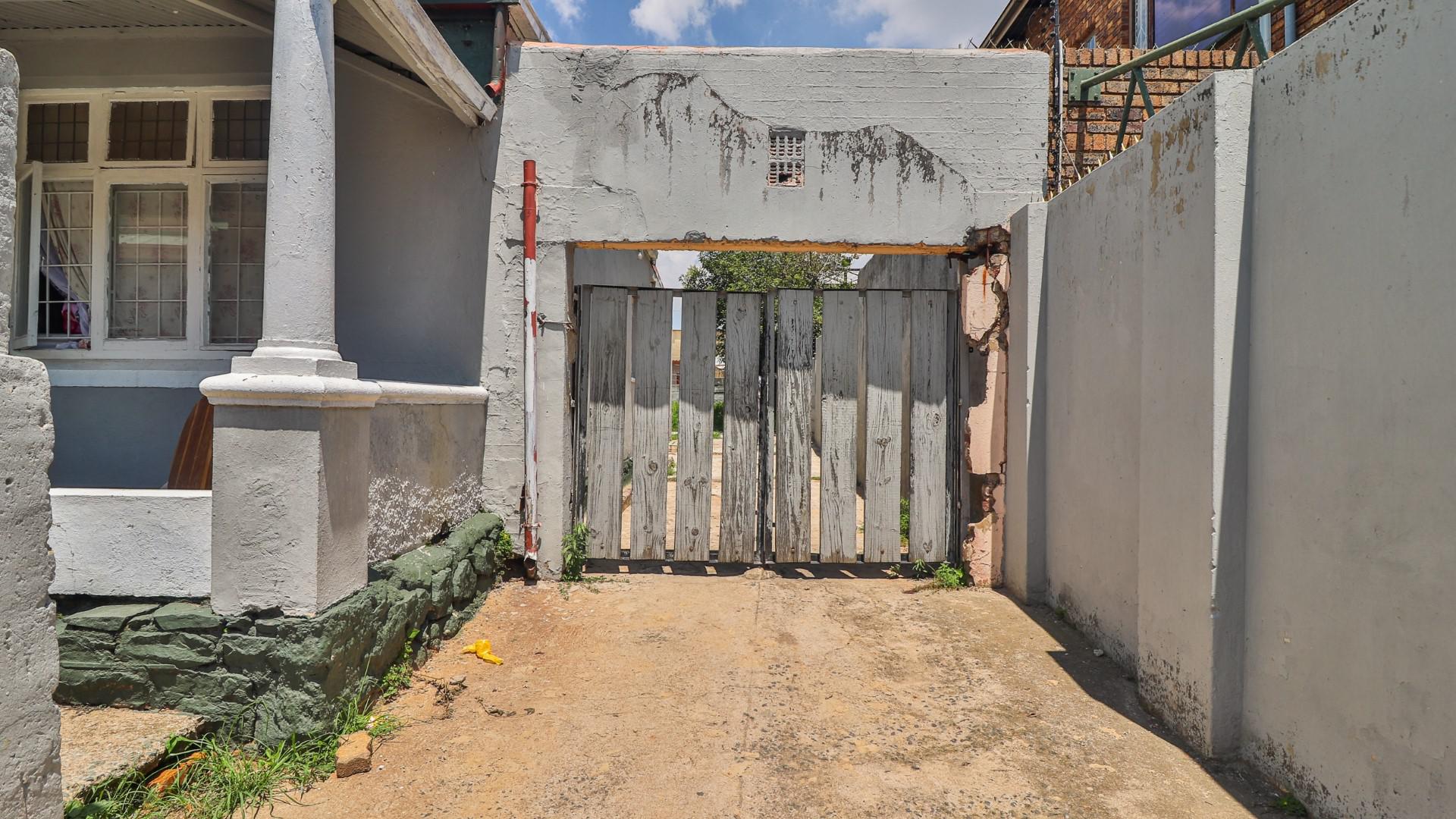 Front View of property in La Rochelle - JHB