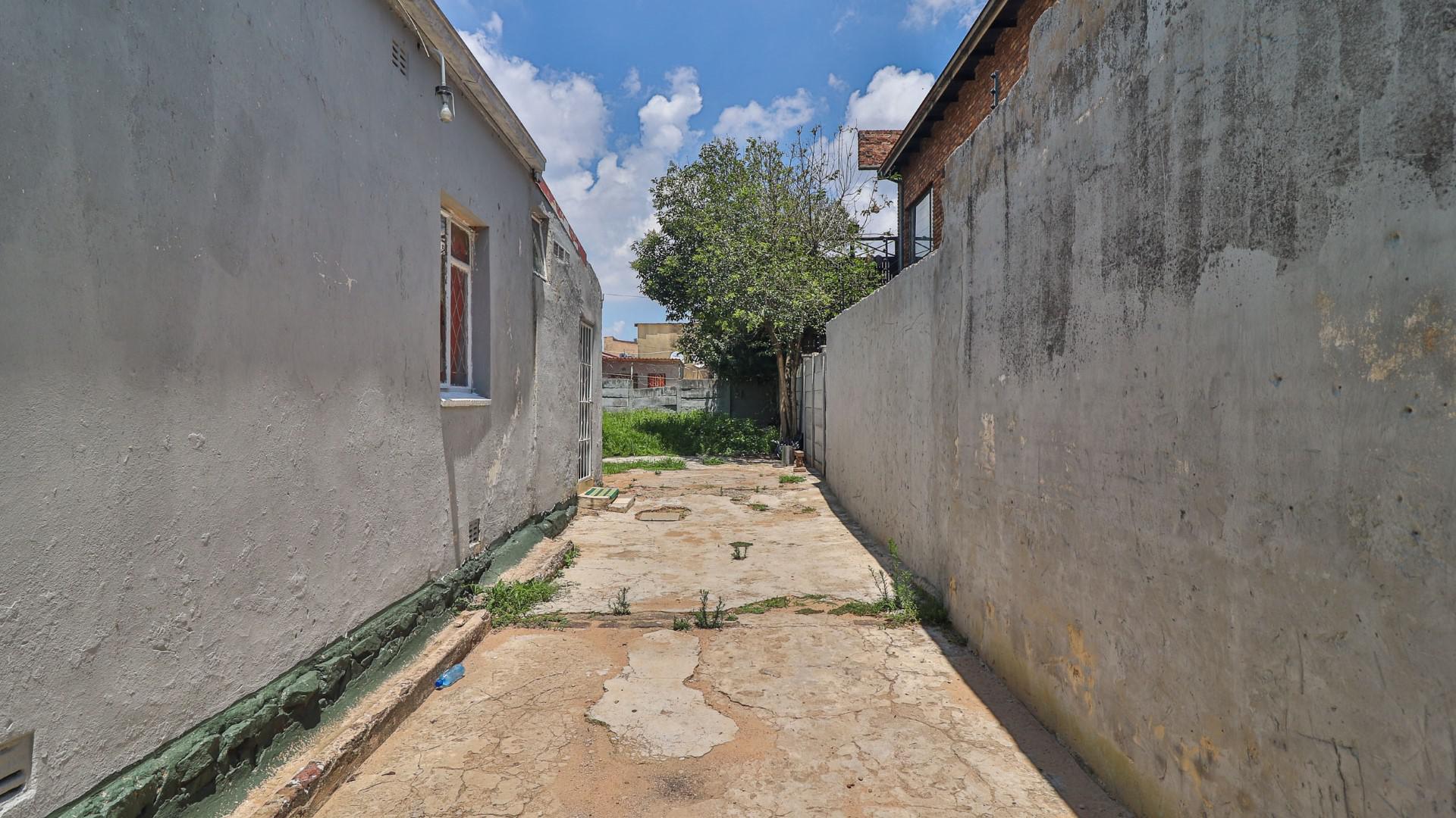 Backyard of property in La Rochelle - JHB