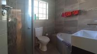 Main Bathroom - 8 square meters of property in Croydon