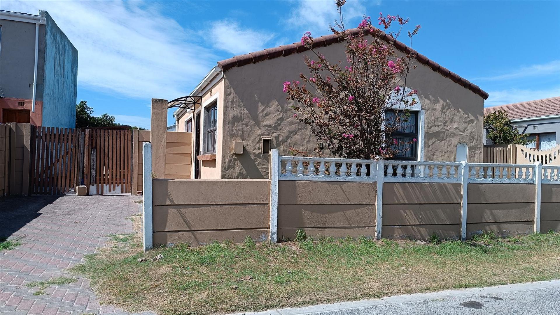 Front View of property in Blue Downs