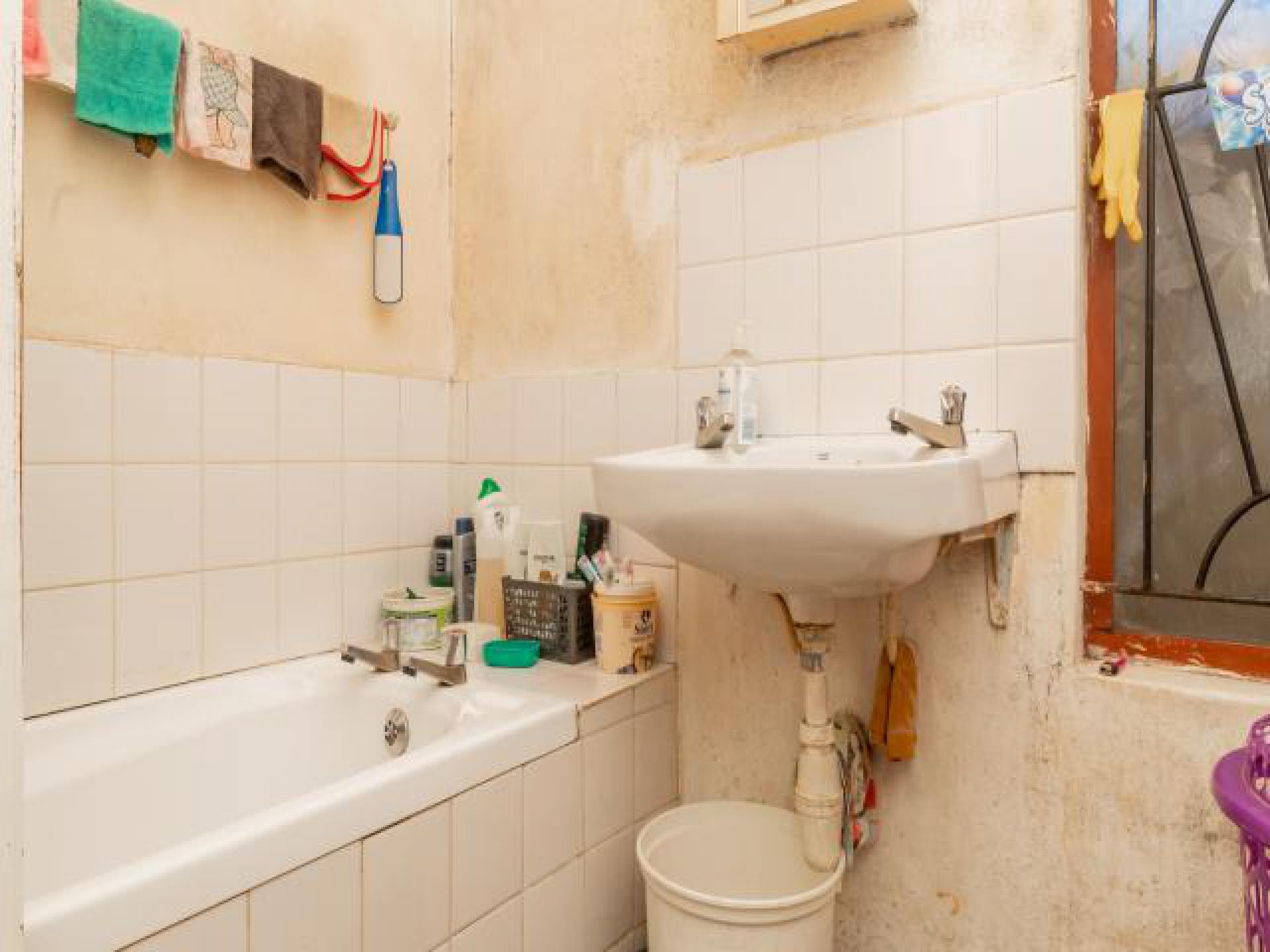 Bathroom 1 of property in Blue Downs