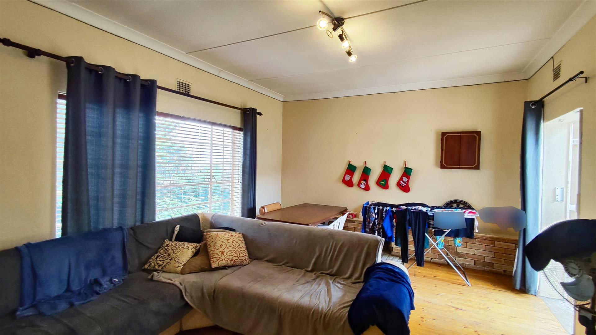 Lounges - 25 square meters of property in Gerdview