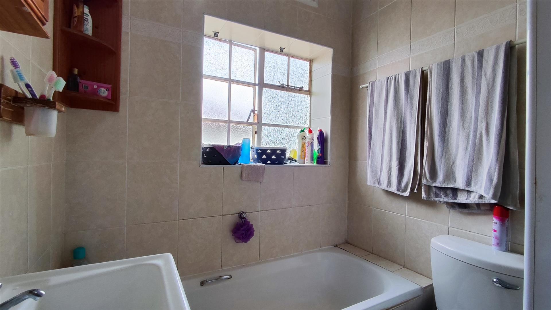 Bathroom 1 - 5 square meters of property in Gerdview