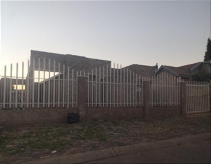 Standard Bank SIE Sale In Execution House for Sale in Lenasia South - MR593175