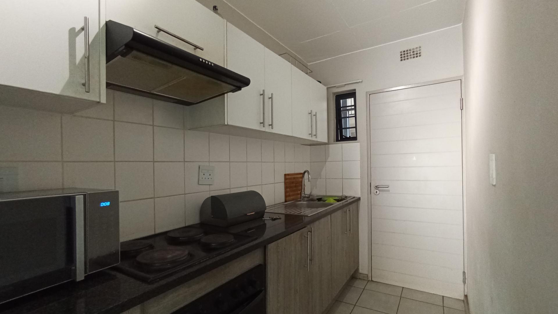 Kitchen - 8 square meters of property in Clubview