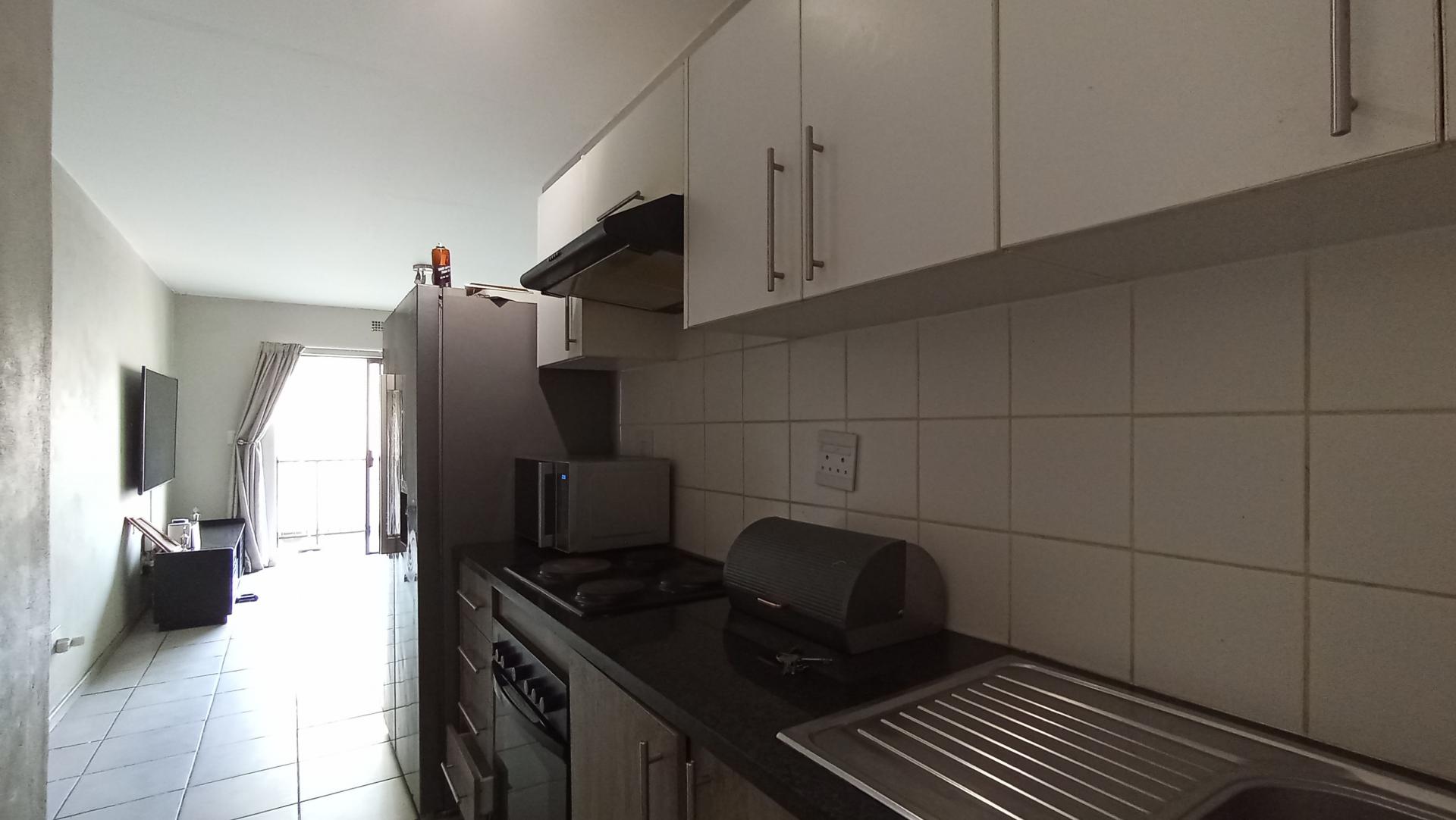 Kitchen - 8 square meters of property in Clubview