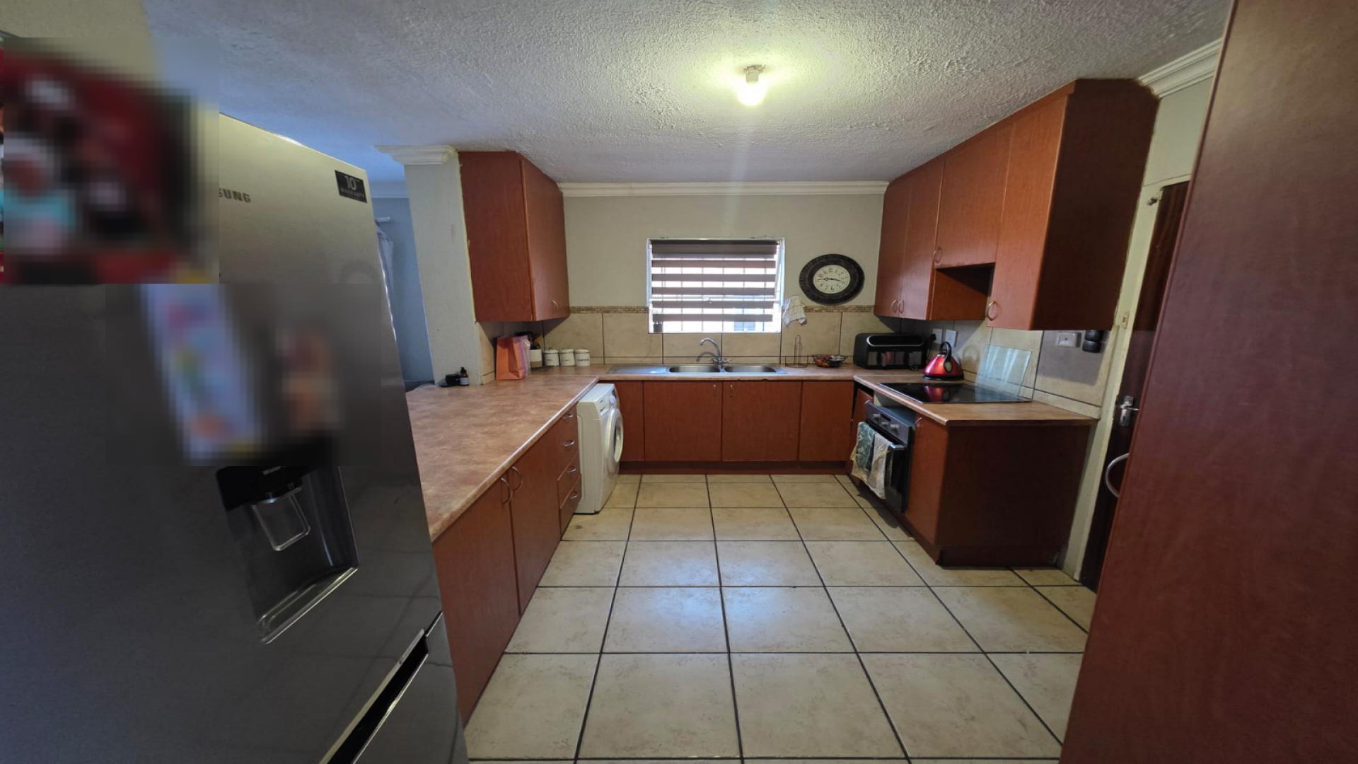 Kitchen of property in Heuwelsig Estate