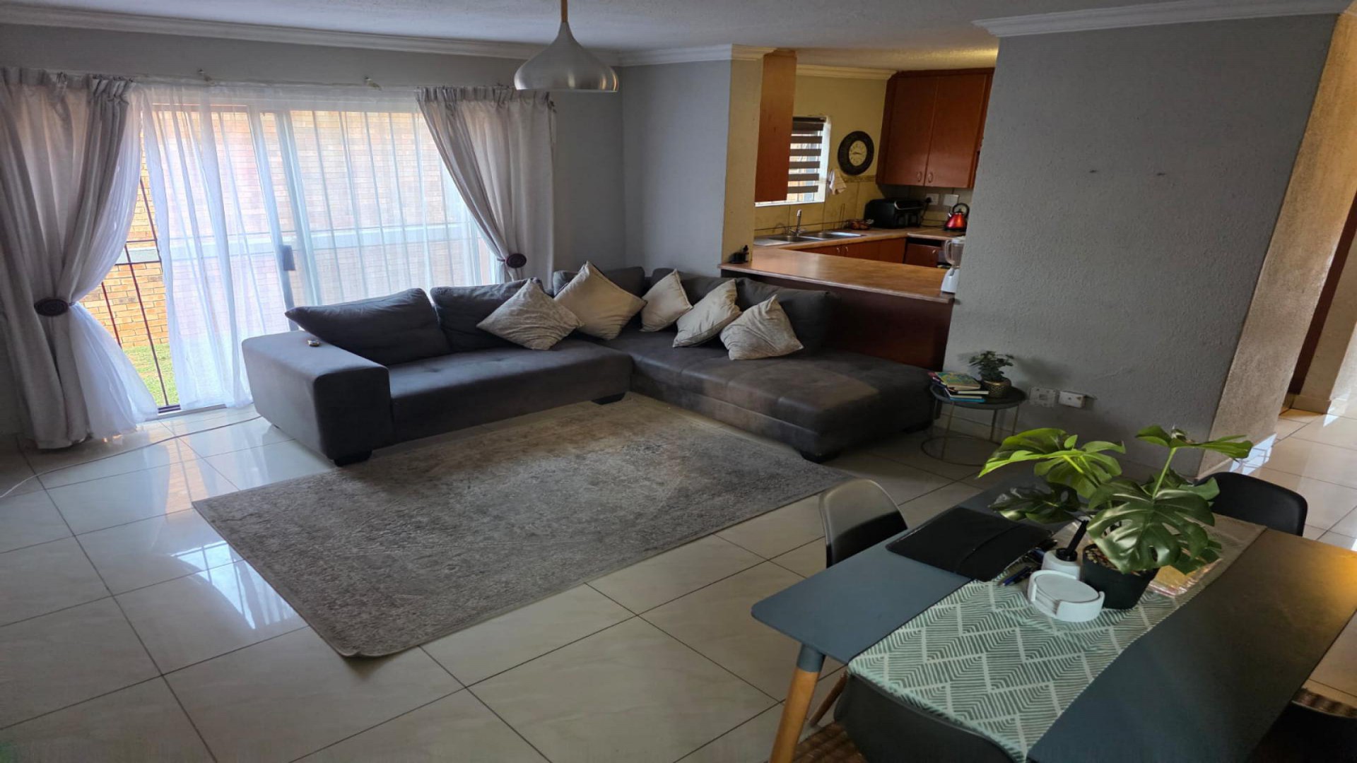 Lounges of property in Heuwelsig Estate