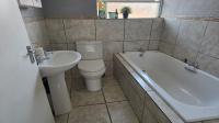 Bathroom 1 of property in Heuwelsig Estate