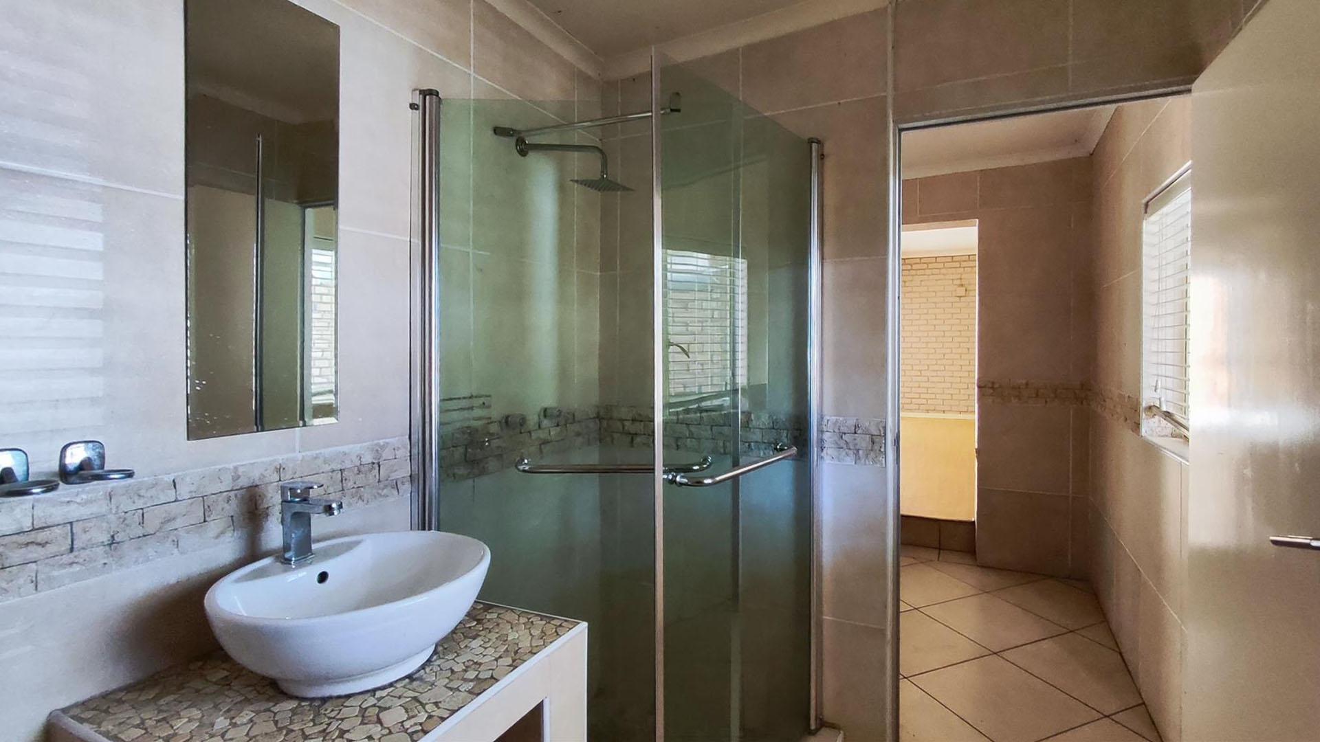 Bathroom 1 - 5 square meters of property in Terenure