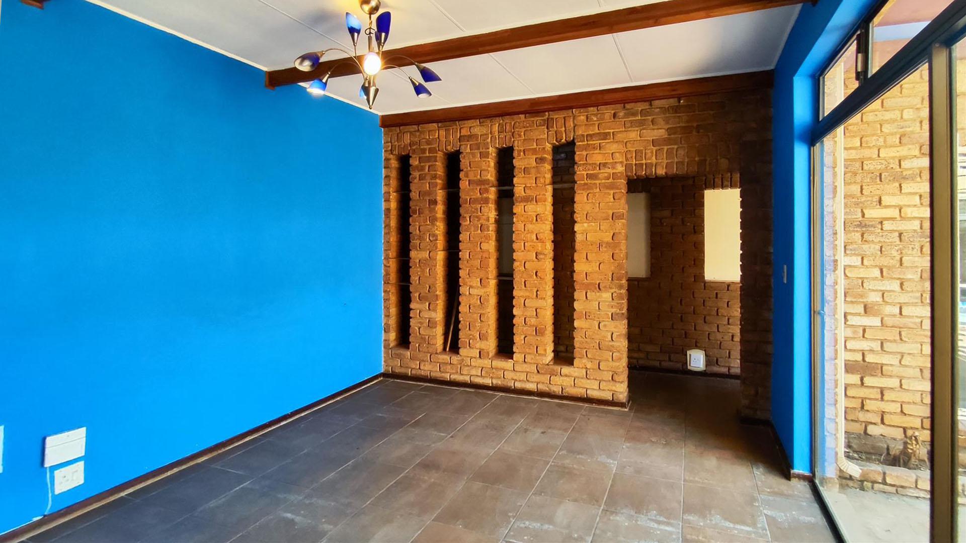 Informal Lounge - 15 square meters of property in Terenure