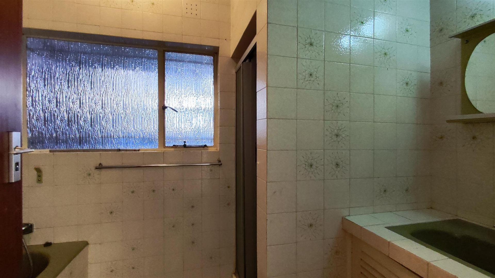 Bathroom 2 - 6 square meters of property in Terenure