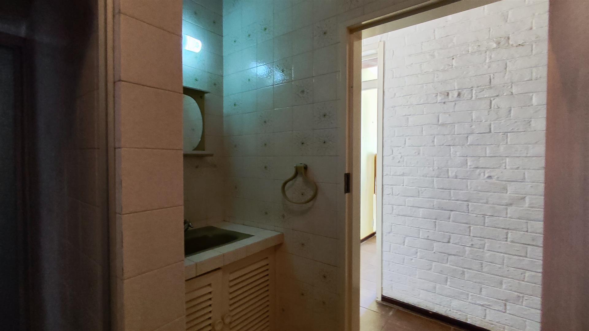 Bathroom 2 - 6 square meters of property in Terenure