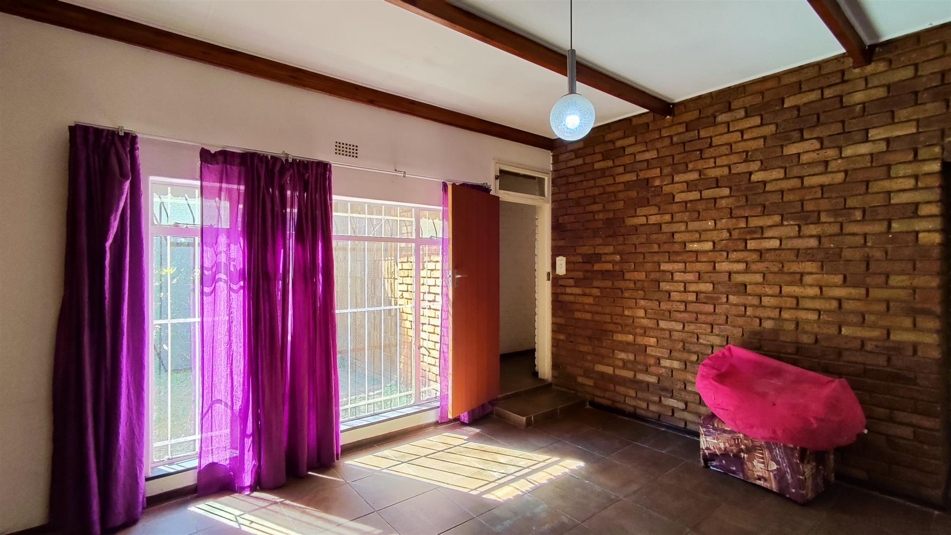Main Bedroom - 24 square meters of property in Terenure