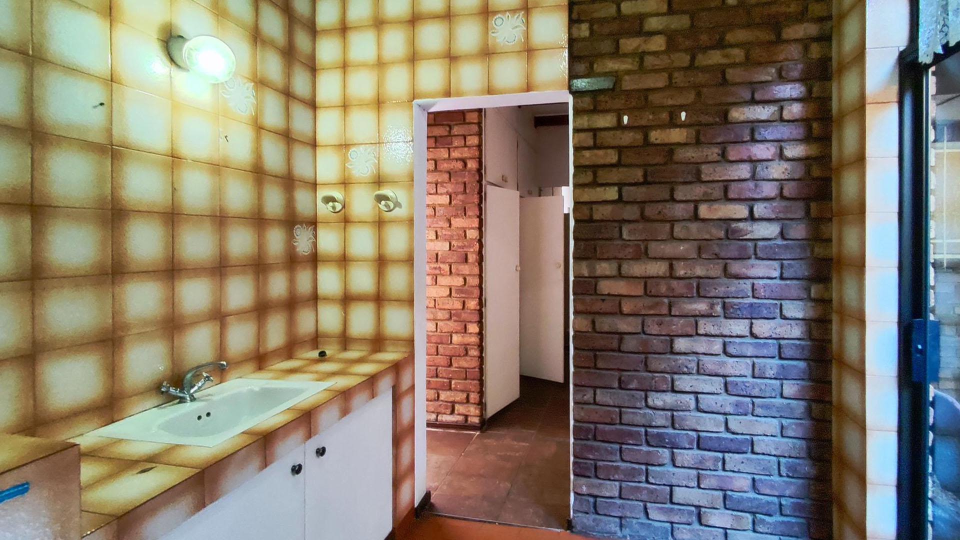 Main Bathroom - 8 square meters of property in Terenure