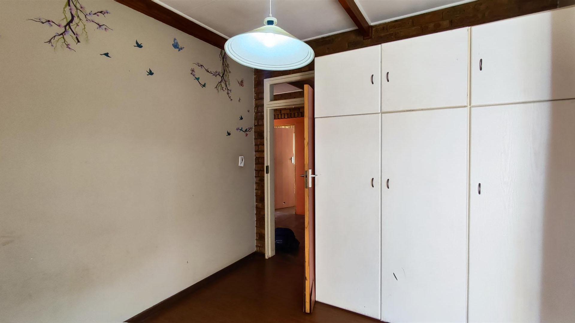 Bed Room 4 - 11 square meters of property in Terenure