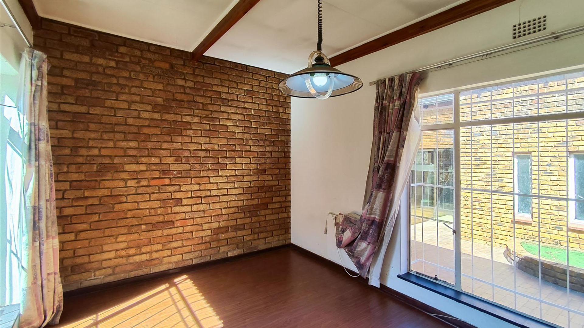 Bed Room 5+ - 20 square meters of property in Terenure