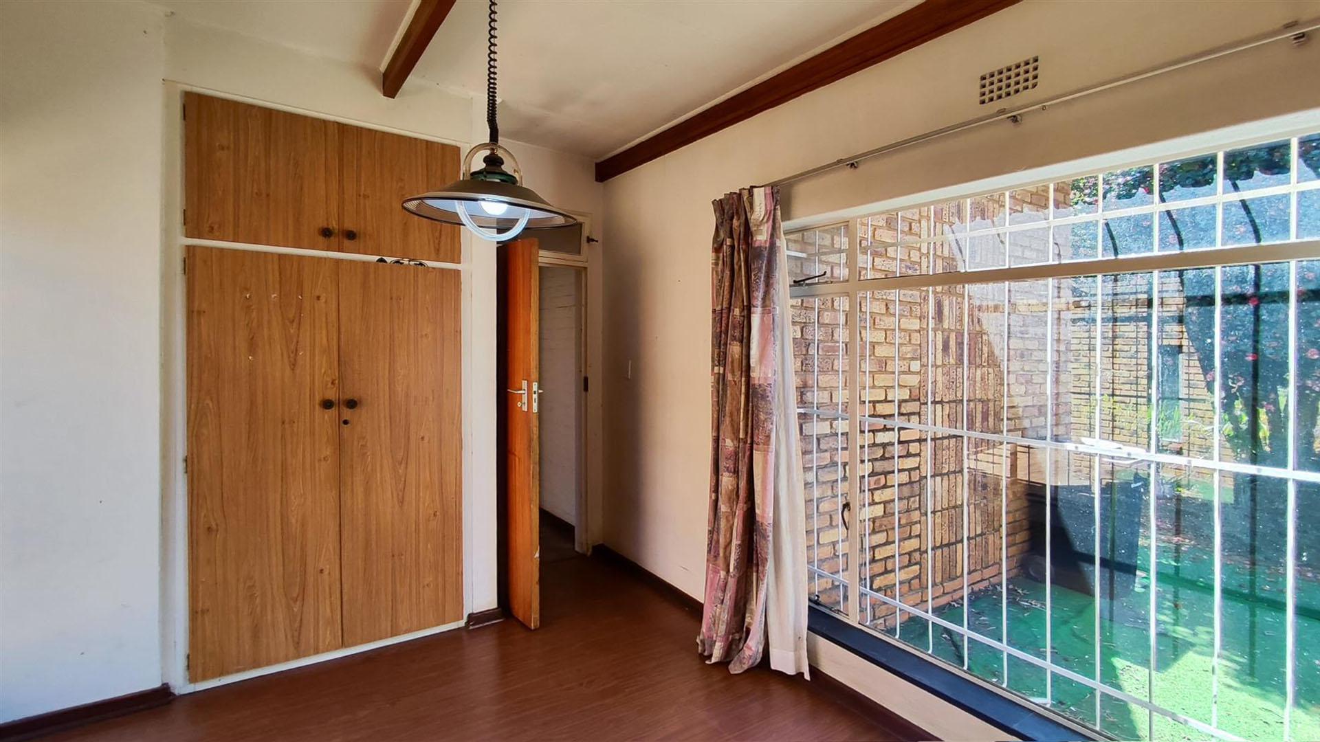 Bed Room 5+ - 20 square meters of property in Terenure