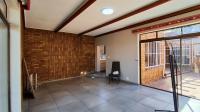 Lounges - 30 square meters of property in Terenure