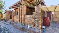 Patio - 28 square meters of property in Terenure