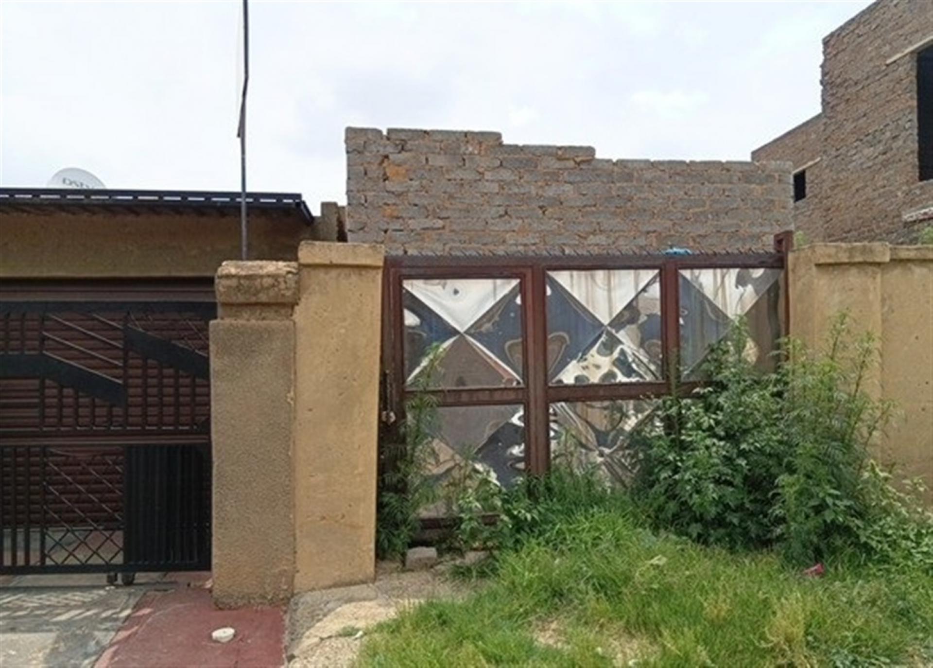 Front View of property in Meadowlands