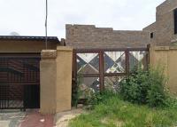 Front View of property in Meadowlands