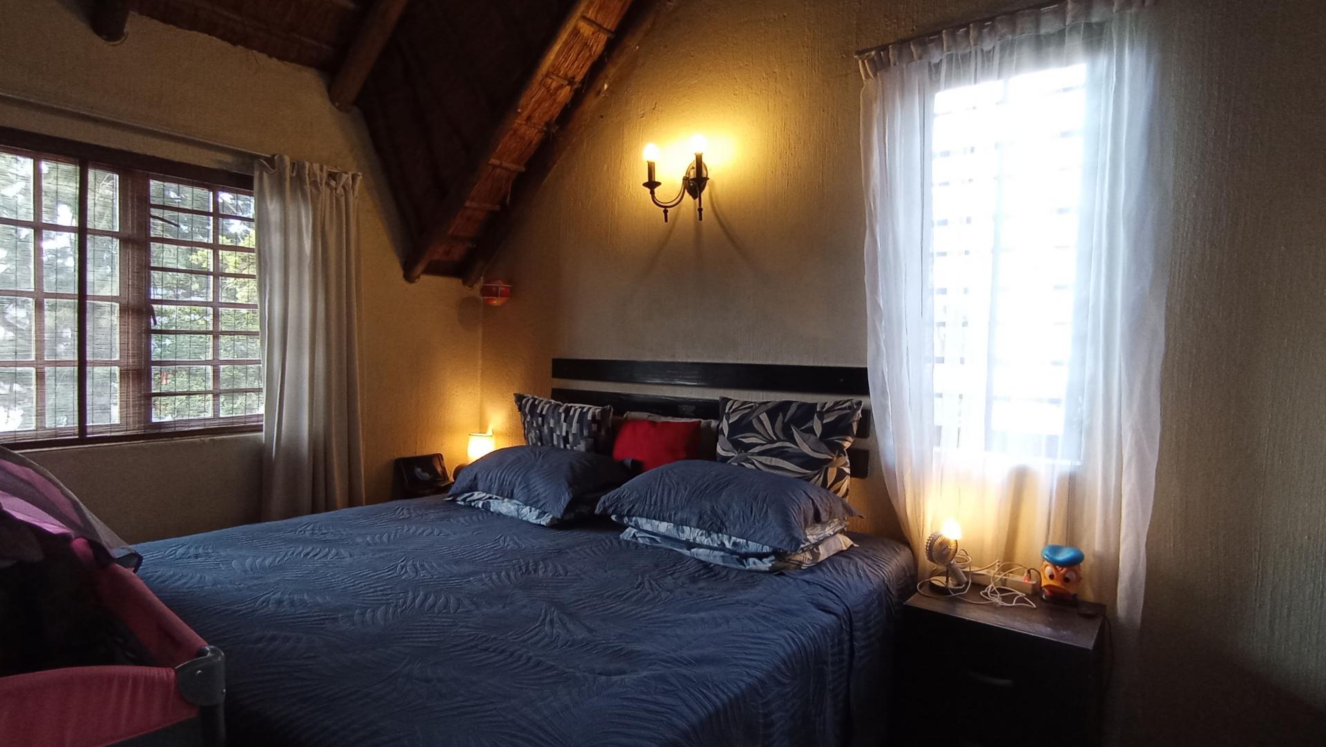 Main Bedroom - 17 square meters of property in Buccleuch