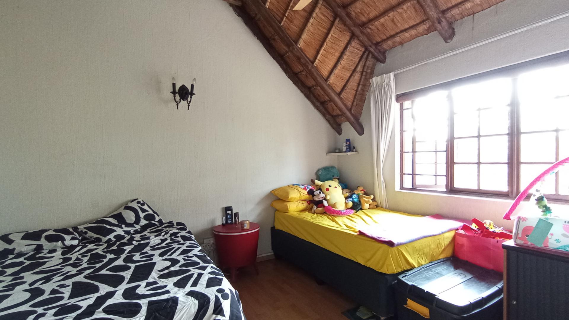 Bed Room 1 - 15 square meters of property in Buccleuch