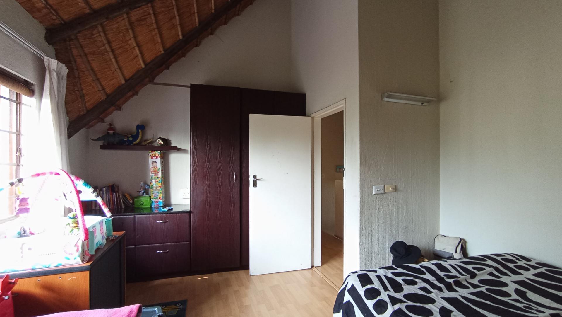 Bed Room 1 - 15 square meters of property in Buccleuch