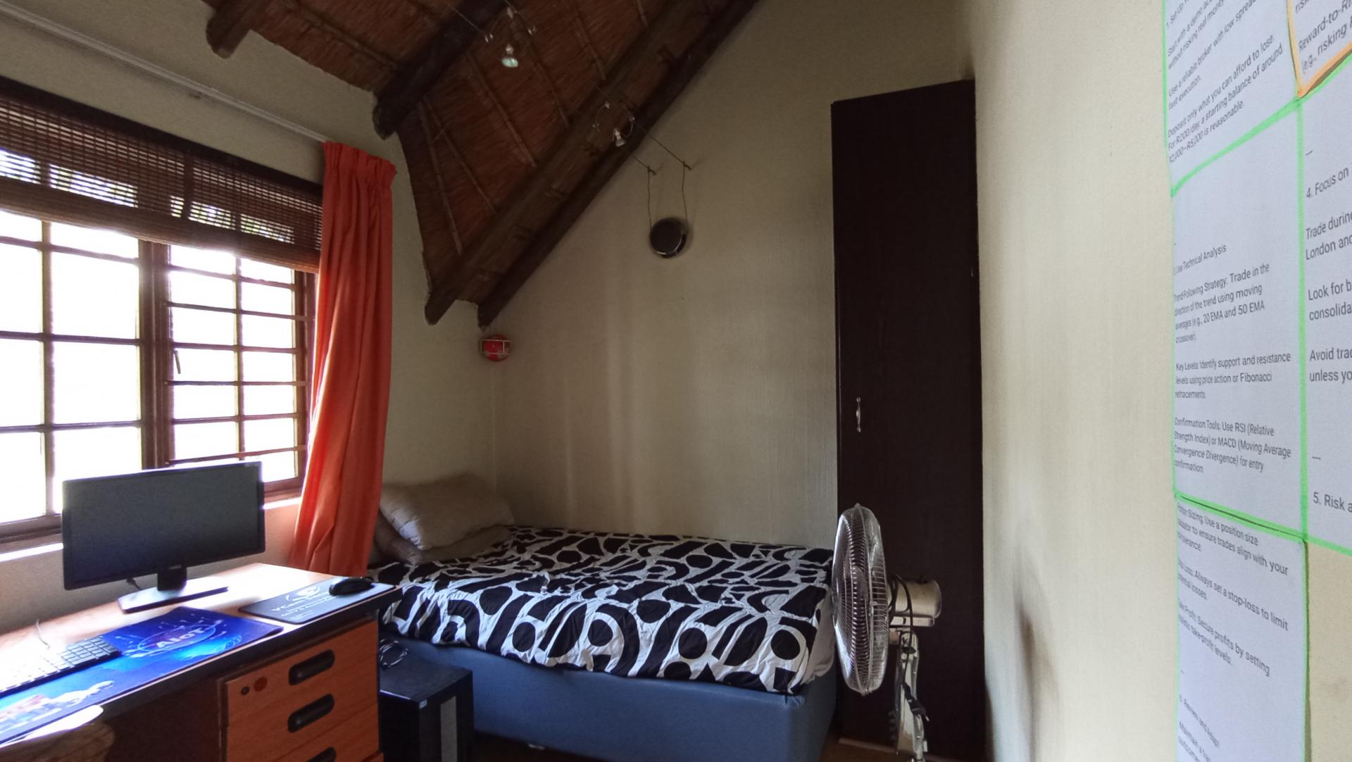 Bed Room 2 - 9 square meters of property in Buccleuch