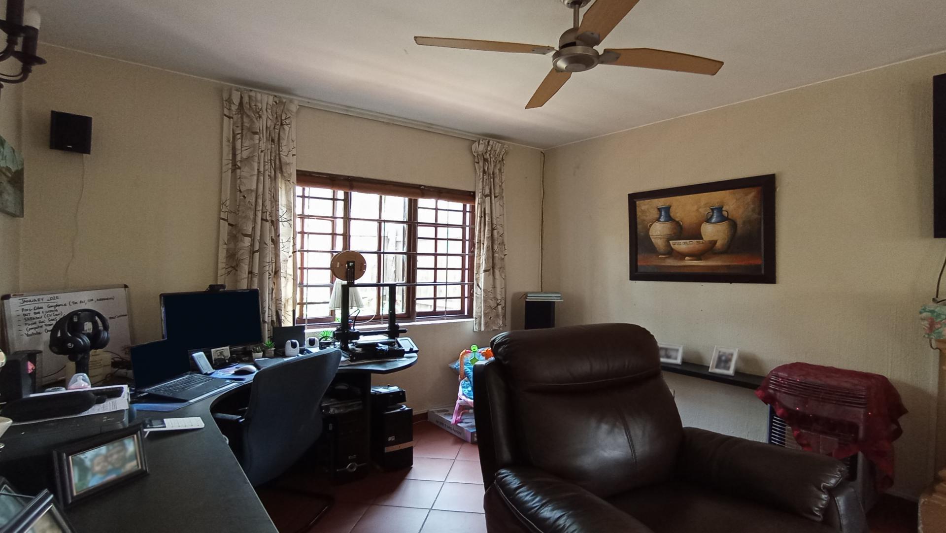 Study - 10 square meters of property in Buccleuch