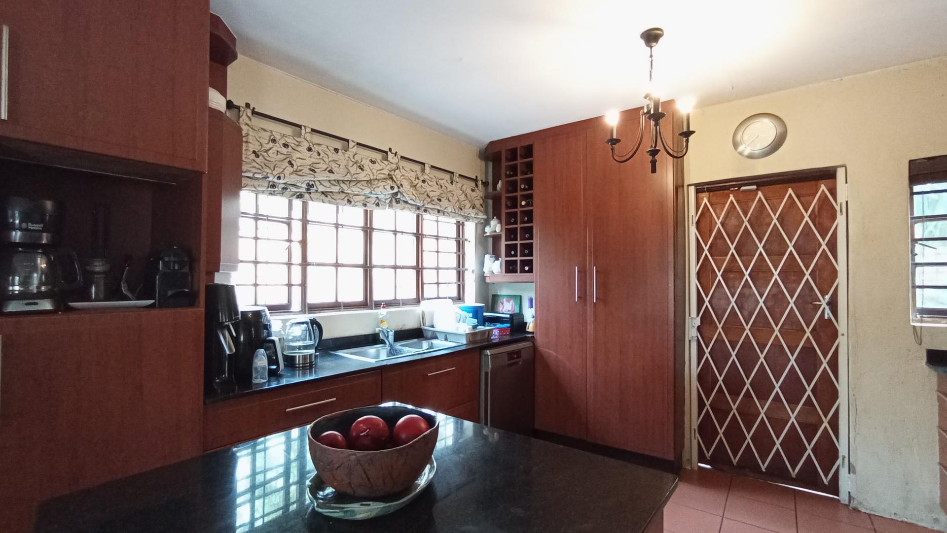 Kitchen - 16 square meters of property in Buccleuch