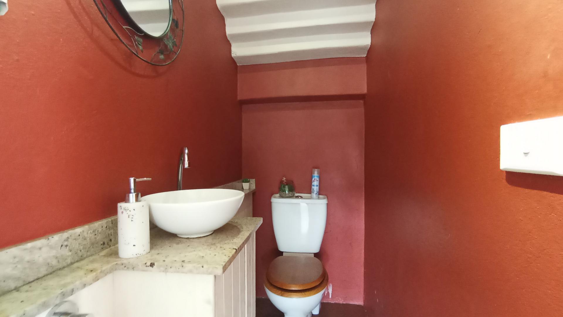 Guest Toilet - 3 square meters of property in Buccleuch