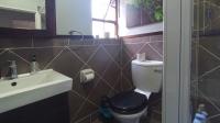 Bathroom 1 - 5 square meters of property in Douglasdale