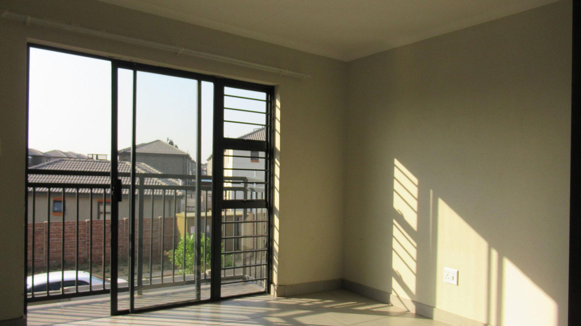 Main Bedroom - 18 square meters of property in Albertsdal