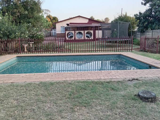 4 Bedroom House for Sale For Sale in Parktown Estate - MR593330