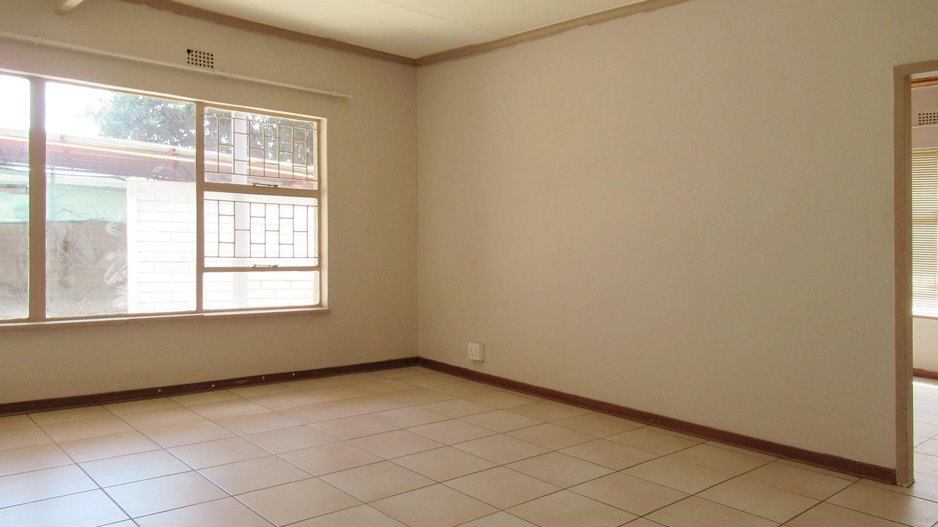 Main Bedroom - 35 square meters of property in Oberholzer