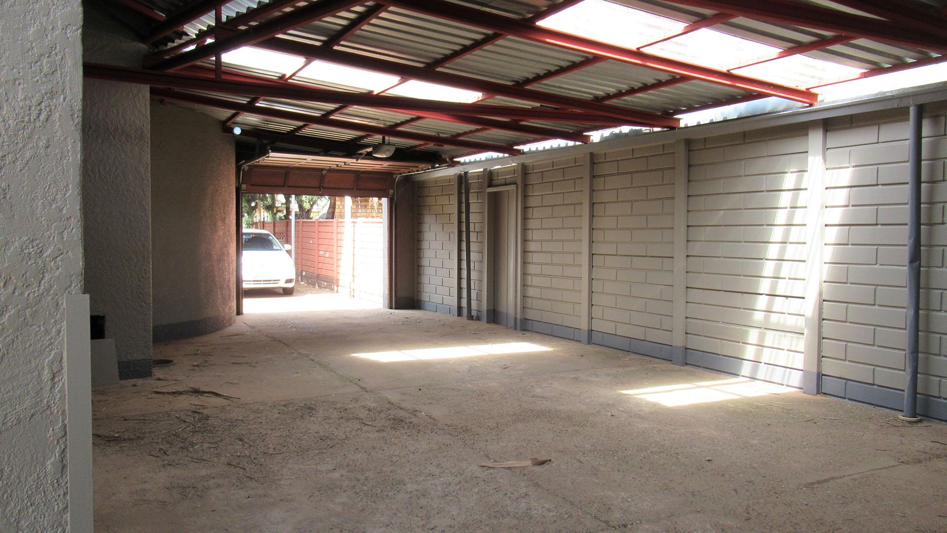 Spaces - 16 square meters of property in Oberholzer