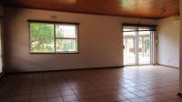 Lounges - 32 square meters of property in Oberholzer