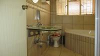 Main Bathroom - 8 square meters of property in Oberholzer