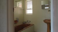 Bathroom 1 - 6 square meters of property in Oberholzer